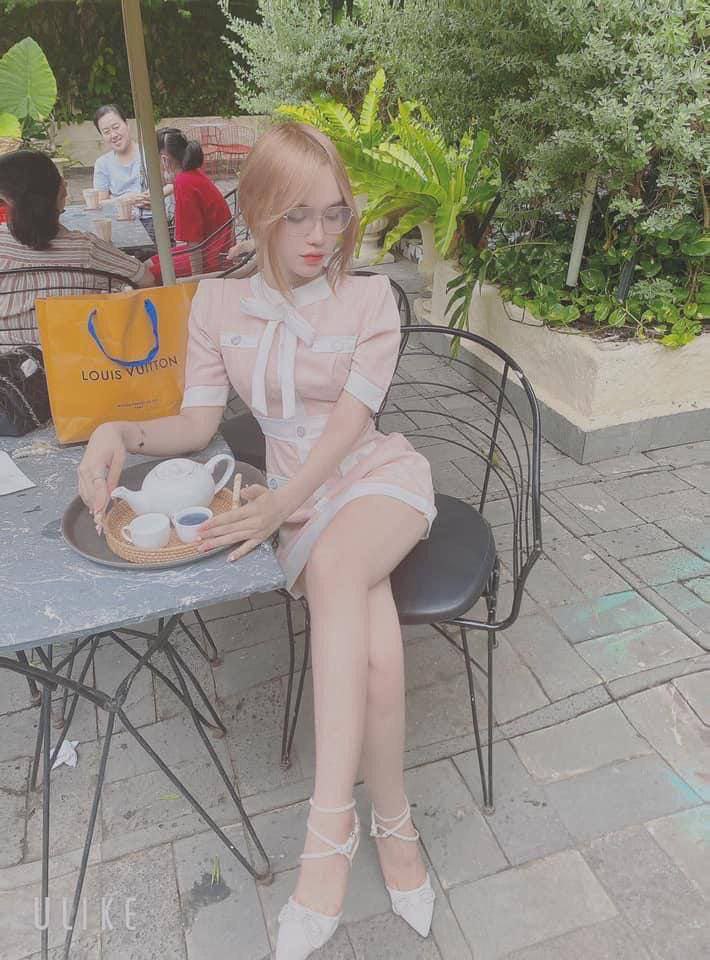 Bố dượng cả năm kiệt sức với đứa con gái riêng xinh đẹp của vợ