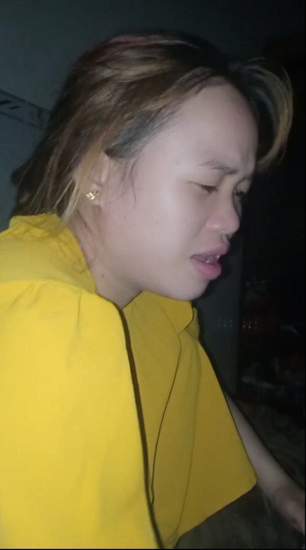 Người phụ nữ trưởng thành nóng bỏng làm video khiêu dâm tại nhà trong thời gian cách ly