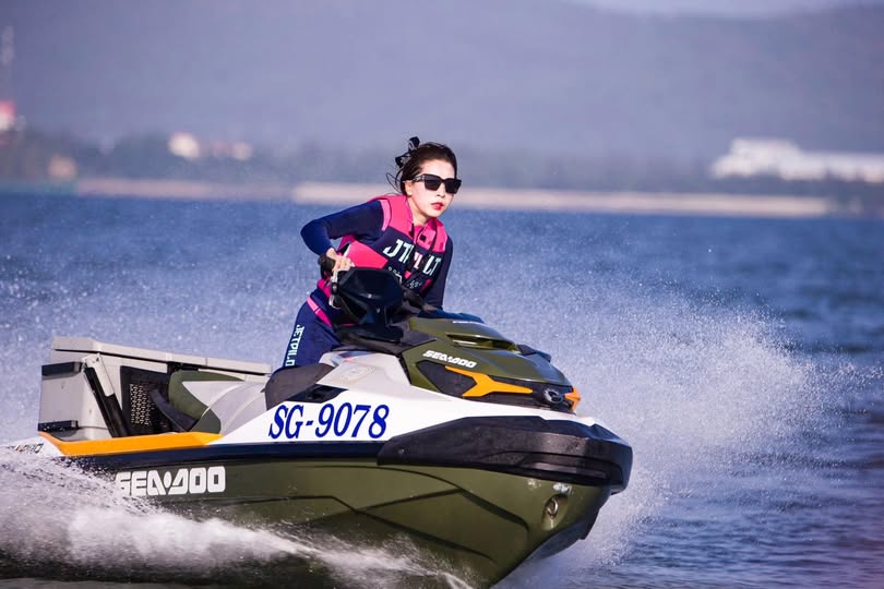 Nhắc nhở gã nhà bên ồn ào vô ý thức, cô gái bị bắt cóc cưỡng bức